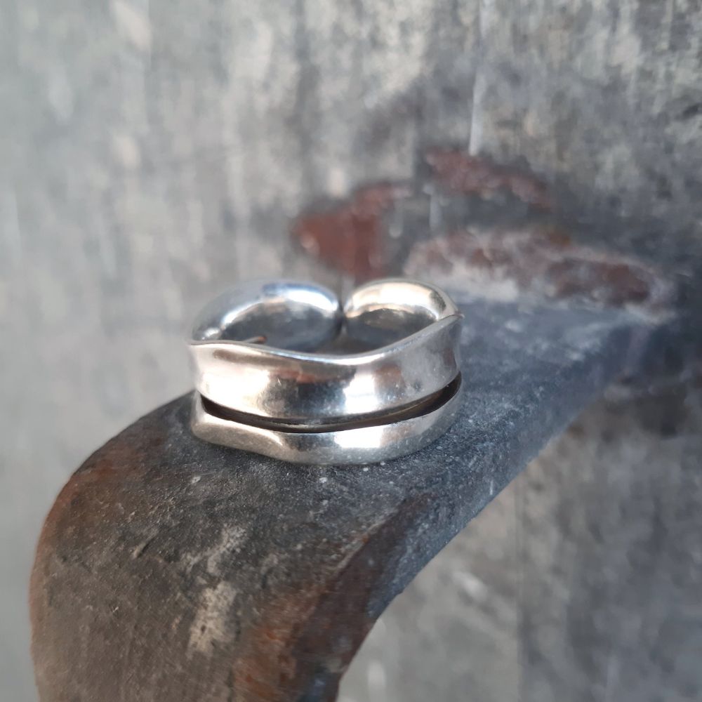 Black-Line-Ring-1.jpg
