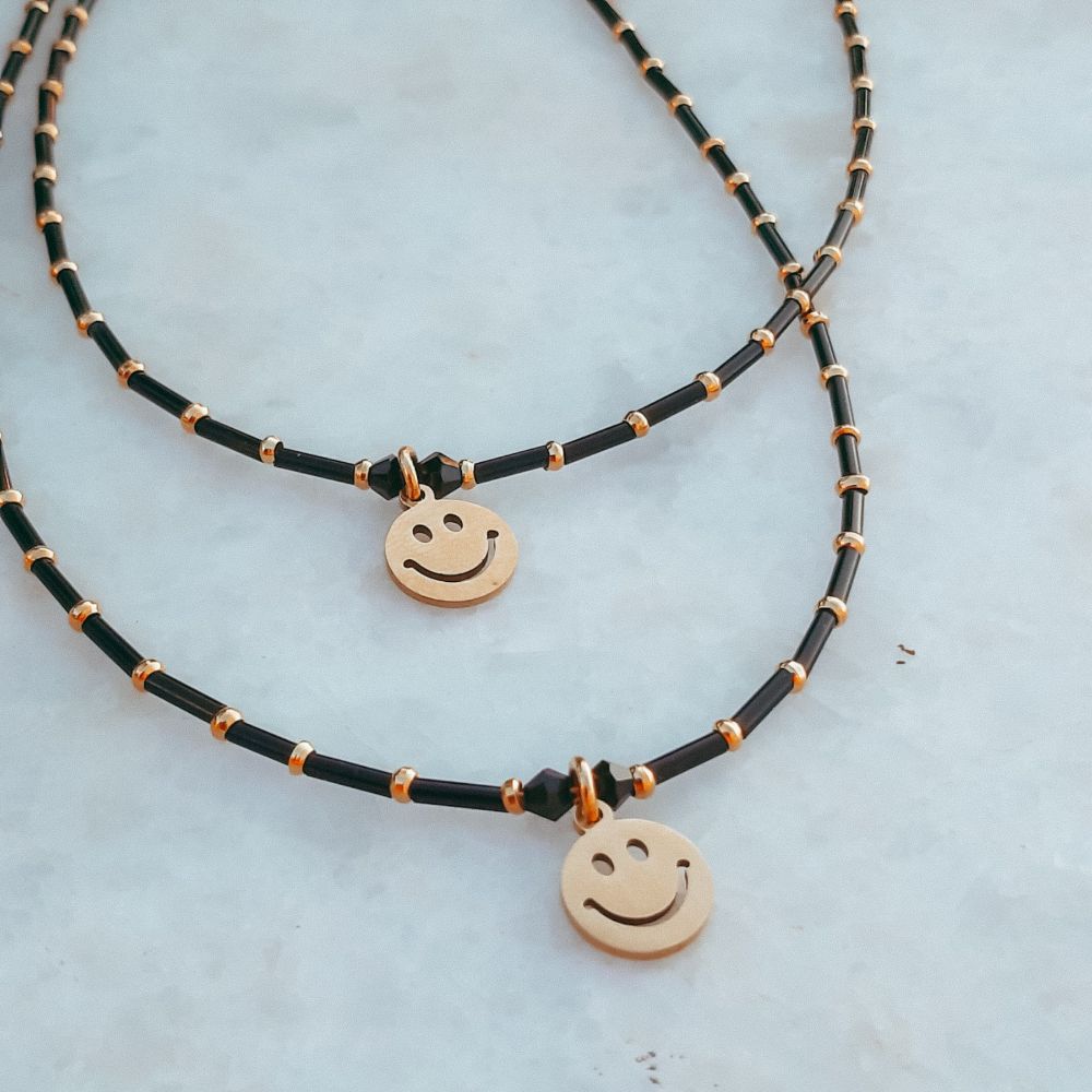 Black-Smile-Necklace-3.jpg_1