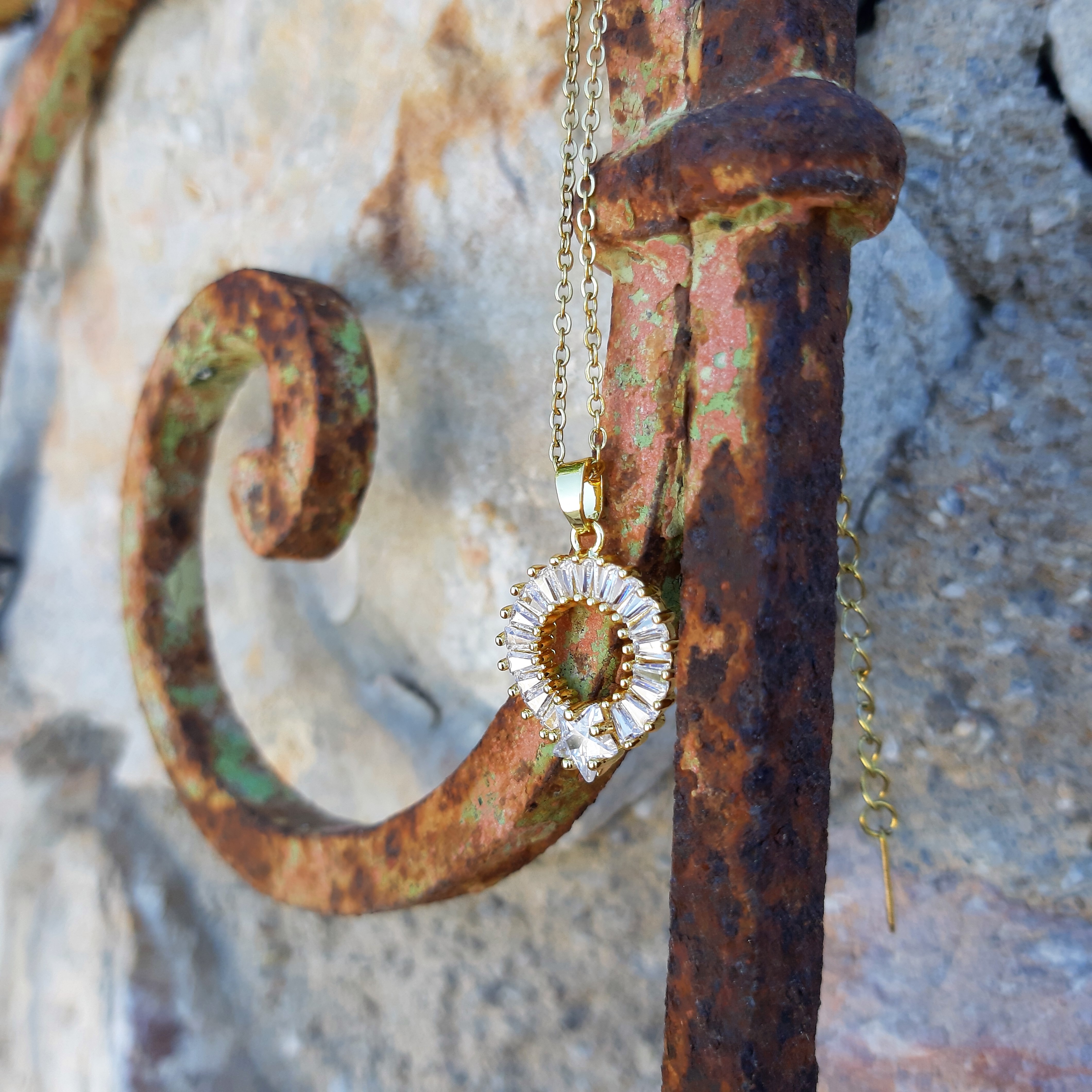 Circle-Zirgon-Necklace-1.jpg