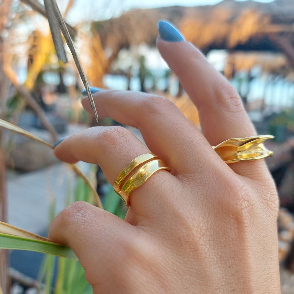 Gold-Line-Ring-1.jpg